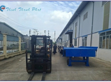 CẦU XE NÂNG CHỐNG TRƯỢT SẮT GÂN PHI 10