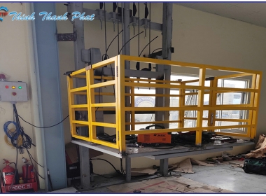 THANG NÂNG HÀNG 500kg