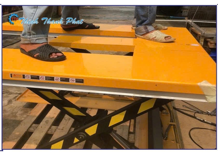 BÀN NÂNG THỦY LỰC CHỮ E
